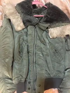 ファー付きオリーブグリーンミリタリージャケット