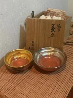 嶋台茶碗 金色と銀色 木製箱付き 嶋台茶碗 楽入造 金銀一双 共箱 木箱 縁起物 和食器 - メルカリ
