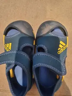 adidas 子供サンダル 13cm ネイビー/イエロー