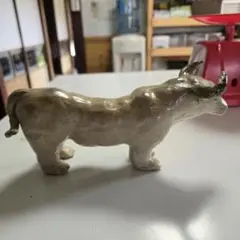 徳之島闘牛牛イメージ作品！陶器 牛の置物 ベージュ 約15cm