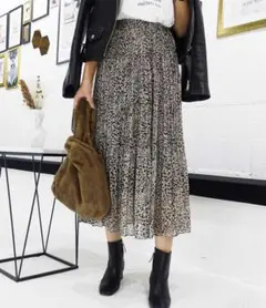 モノトーンレオパードスカート