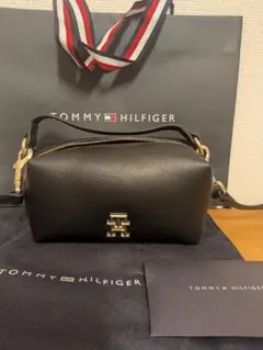 新品 TOMMY HILFIGER ブラックショルダーバッグ ポーチ
