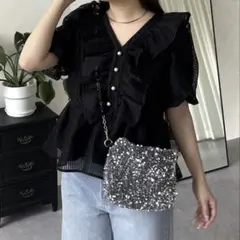 パールボタンメッシュフリルぺプラムブラウス