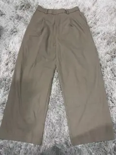 ユニクロ タックワイドパンツ オリーブ S 裾上げあり