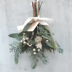 34.フレッシュグリーンとドライフラワーのクリスマススワッグ　30cm　ユーカリ