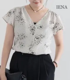 ✳︎美品✳︎《IENA》ストライプフラワー 前ボタン Vネック ブラウス