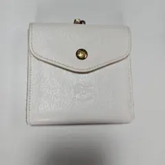 ホワイトレザー二つ折り財布