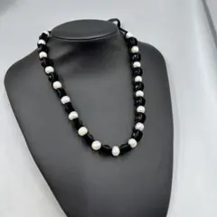 251ヴィンテージ　黒と白のパールビーズネックレス