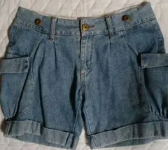 ライトブルーデニム ショート パンツ ボタン付　デニムパンツ　ショートパンツ　春