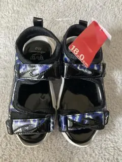 新品タグ付き　定価3069 光るサンダル　18.0cm