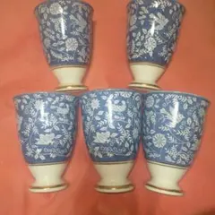 アラベスク柄青色と白色の花柄陶器コップ5個セット美品