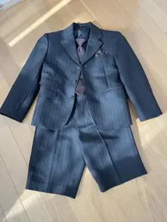 子供スーツ黒色ストライプ柄120㎝