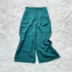 GU M タックワイドパンツ カラーパンツ グリーン クロップド丈 差し色