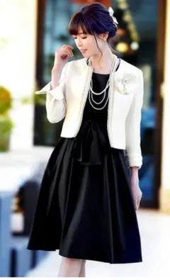 ブラックワンピーススーツとジャケット