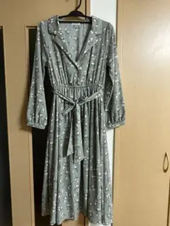花柄グレーのロングワンピース