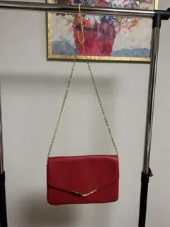 赤 合成皮革 クラッチバッグ ゴールドチェーン