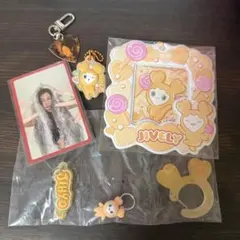 TWICEカプセルトイカラビナ カードホルダー ジヒョ