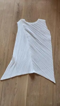 PLEATS PLEASE ノースリーブ ホワイトのサムネイル