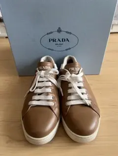 値下げしましたPRADA スニーカー ブラウン ホワイト レザー美品！レア商品のサムネイル