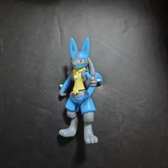 ポケモン　フィギュア　ルカリオ　可動式