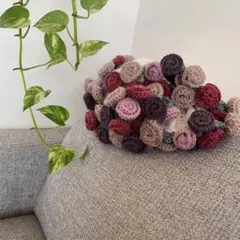 花びらデザインの毛糸製ソファカバー　ブランケット