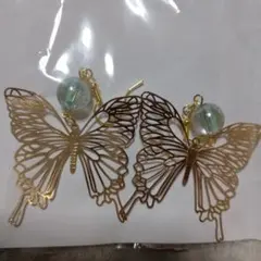 金色の蝶デザインピアス(両耳用)