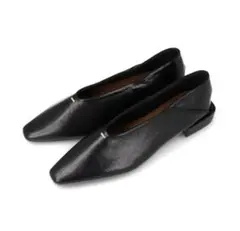 ブラック ポインテッドトゥ フラットシューズ