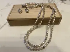 フェイクパールのネックレスとイヤリング