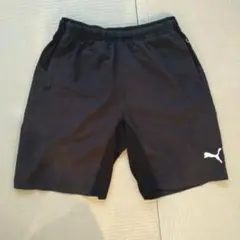 PUMA ブラック ハーフパンツ