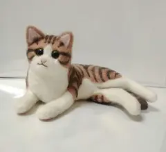 羊毛フェルト　キジトラ白猫ちゃん(くつろぎ)