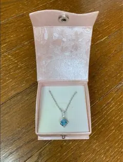 ペンダント型 青色の石 ネックレス オリジナルケース付き