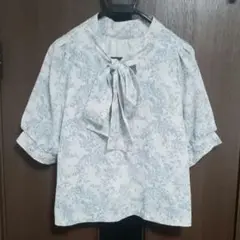 花柄リボン付き半袖ブラウス