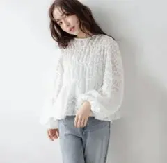 ★新品タグ付き♡La-gemmeシアージャガード 花柄ギャザーペプラム★のサムネイル