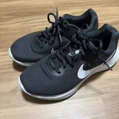 NIKE スニーカー ランニングシューズ　ブラック ホワイト