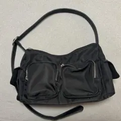 グローバルワーク　黒　ナイロンショルダーバッグ