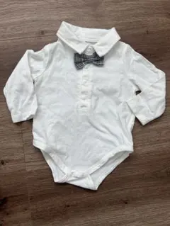蝶ネクタイ付きロンパース 6-9M