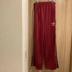ム　umbro エンジに黒　ジャージパンツ