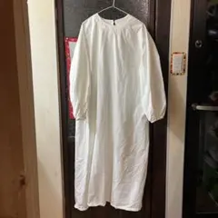 ホワイトロングドレス 長袖 前開きボタン