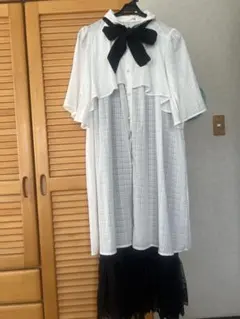 axes femme ケープデザインワンピース 裾レースペチワンピース