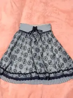 axes femmeアリス柄フレアスカート