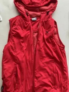 PUMA フード付きベスト Sサイズ レッド
