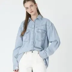 Levi’s リーバイス オーバーサイズ デニムウエスタンシャツ インディゴのサムネイル