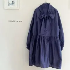 VERMEIL par ienaシルクサテンボウタイブラウス　ネイビー2205のサムネイル