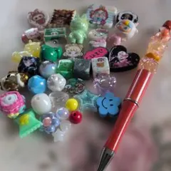 カスタムボールペン1本、各種ビーズ30個セット