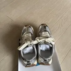 スニーカーのサムネイル