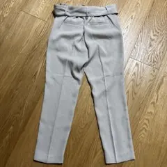 ライトグレー ベルト付き スラックス