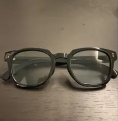 ウェリントン型 サングラス ブラックカラー