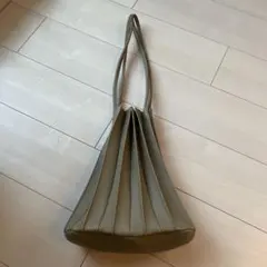 オリーブグリーン プリーツトートバッグ