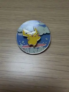 空飛ぶピカチュウ サーフィン ピンバッジ 波乗り　ポケモン 海外限定