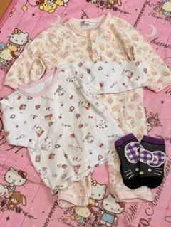 80cmキティちゃん長袖ロンパース　シャツ　靴下　3点セット